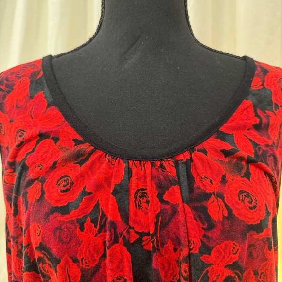 Roses are red knee length nightgown - Picture 5 of 8